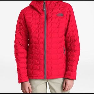 The North Face Boys’ Thermoball red hooded coat